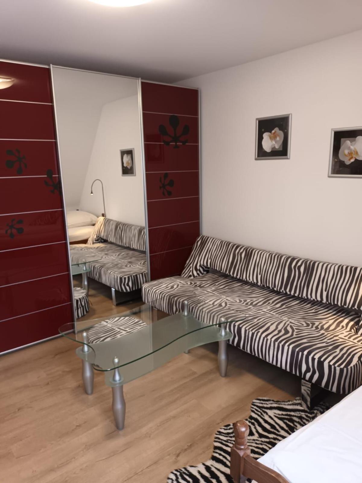 Appartement And Fair In - Messe -